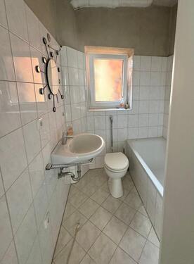 Foto - 2 Zi Whg, 1. OG, neu renoviert, Bad mit Fenster, Nbg-Johannis,