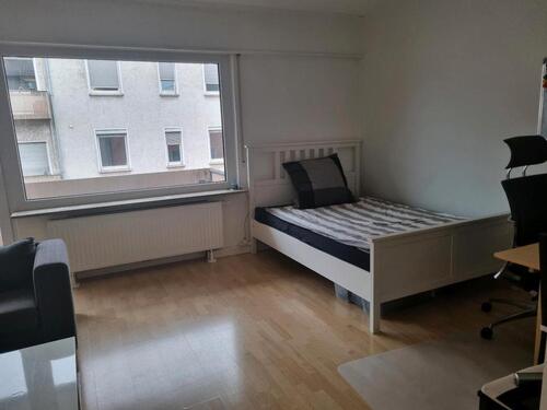 Foto - 1 Zi-Wohnung. July und August untermiete. Ab Sept. unbefriestet
