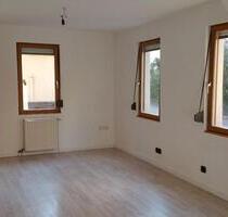 Haus in Stg. - Wangen mit Gärtchen, Garage und Stellplatz - Stuttgart Luginsland