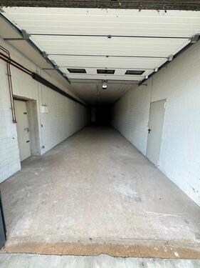 Foto - 100 m2 Lagerhalle mit Industrietor