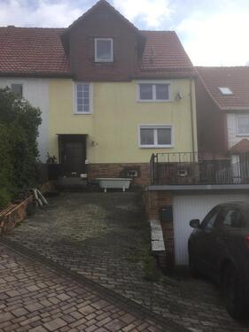 Foto - Handwerkerhaus mit Renovierungsbedarf