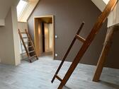 Foto - Dachgeschosswohnung mit separaten Eingang und kl. Garten