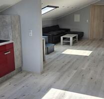 Charmante 2-Zimmer-Dachgeschosswohnung mit Balkon in ruhiger Lage - Würzburg Lindleinsmühle