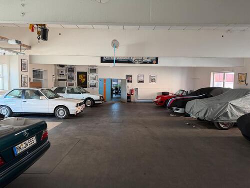 Foto - Stellplatz für Oldtimer und Sportwagen