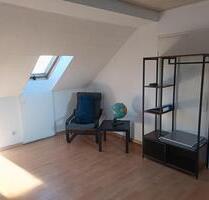 1-Zimmer-Dachgeschosswohnung in ruhiger Lage in München-Pasing (2