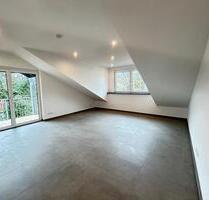 Helle DG-Wohnung mit Balkon – Erstbezug nach Sanierung - Coburg