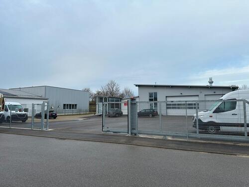 Foto - Produktionshalle Lagerhalle mit Parkplatz u. Stellplatz