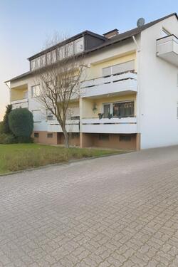 Foto - *ANFRAGE-STOPP*. Reno-bedürftige 2 Zi-Wohnung in gepflegtem MFH