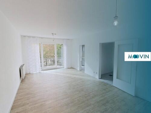 Foto - Große 2-Zimmer-Wohnung mit BALKON, EBK und BADEWANNE