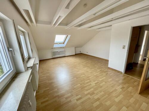 Foto - Schöne, helle Dachwohnung mit EBK in Estenfeld!