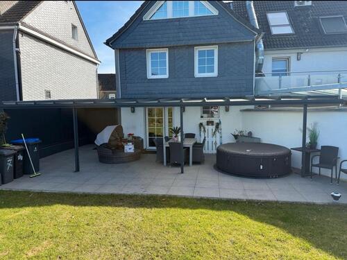 Foto - Haus mit Carport,Balkon,Terrasse,EBK und Sauna in Burscheid
