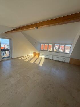 Foto - 105 qm - helle 2-Zimmer Dachgeschosswohnung