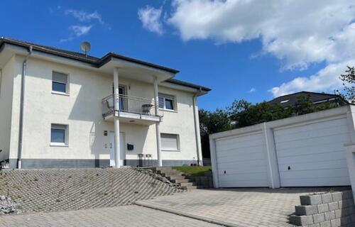 Foto - Großes Einfamilienhaus mit toller Aussicht