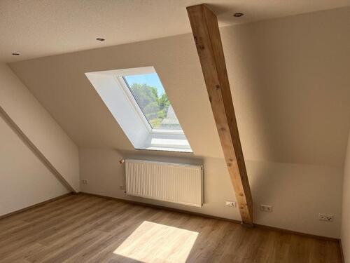 Foto - Geräumige 4-Zimmer Wohnung mit Wintergarten zu vermieten