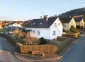 Foto - Kernsaniertes Zweifamilienhaus in Bischhausen