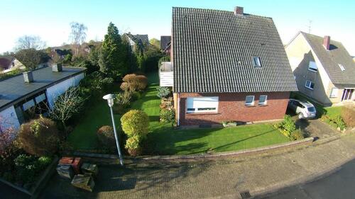 Foto - Einfamilienhaus mit zwei Wohneinheiten