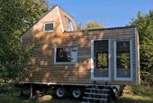 Foto - tiny house mit extra großer Schlafebene