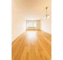 Erstbezug nach Renovierung 3 Zimmer-Wohnung mit Balkon - Pinneberg