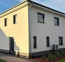 Moderne Doppelhaushälfte im Neubaugebiet zu verkaufen - Tiddische