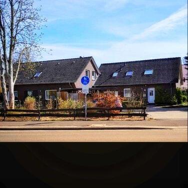 Foto - Einfamilienhaus und Nebenhaus mit zwei Wohneinheiten in Holtrop