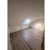 Frisch saniertes Dachgeschoss – 84 m² –4 Zimmer - Bochum Höntrop