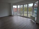 Foto - 4 Zimmerwohnung Larrelt mit Balkon, INFO bitte lesen