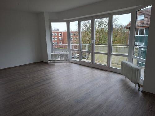 Foto - 4 Zimmerwohnung Larrelt mit Balkon, INFO bitte lesen