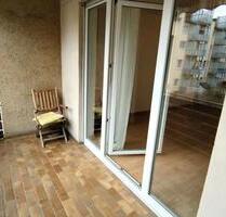 Stuttgart-Mitte: 2-ZKB mit Balkon – Unrenoviert & Befristet