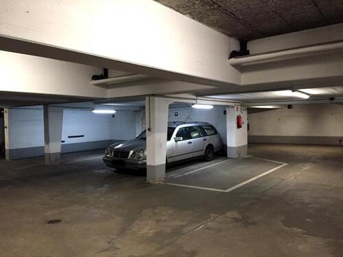 Foto - Tiefgaragenstellplatz in Wandsbek zu vermieten!