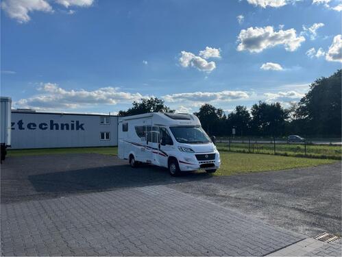 Foto - Stellplatz für Wohnwagen Wohnmobil Anhänger Trailer