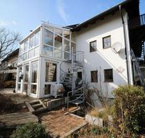 Wohnen mit Hauscharakter! Großzügige Wohneinheit in ruhiger und grüner Umgebung - Buchbach Wohnen mit Hauscharakter! Großzügige Wohneinheit in ruhiger und grüner Umgebung - Buchbach