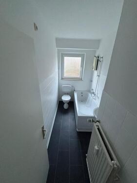 Foto - **LICHTDURCHFLUTET UND FRISCH RENOVIERT** Mit BALKON und NEUEM BAD!!