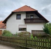 Großes Einfamilienhaus mit Doppelgarage und Garten in Theres