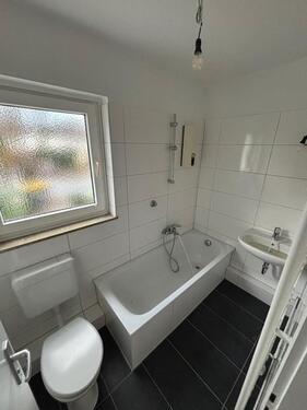 Foto - *Gemütliche FRISCH RENOVIERTE 2-Zimmerwohnung im ERDGESCHOSS - Mit Balkon*