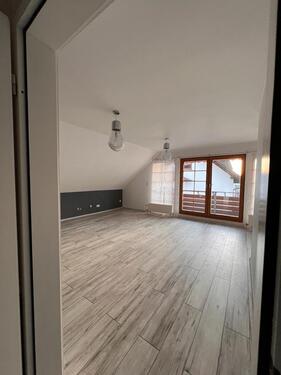 Foto - 3 Zimmer Dachgeschoßwohnung zur Miete in Hausen