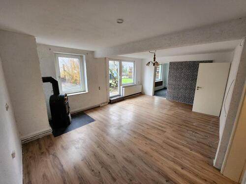 Foto - 5zkb Erdgeschoß mit Kamin Terasse Garten Garage Keller ab Sofort