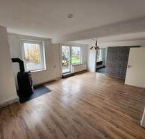 5zkb Erdgeschoß mit Kamin Terasse Garten Garage Keller ab Sofort - Stadtoldendorf