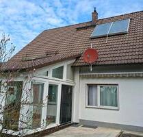 Gepflegtes, ruhig gelegenes 1 - 2 Familienhaus mit Wintergarten - Lautertal