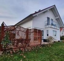 Modernes Fertighaus mit PV-Anlage, Fußbodenheizung & Kaminanschl. - Drei Gleichen