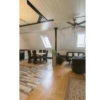 Oldenburg: Helle Maisonette Wohnung mit großem Balkon und Kamin