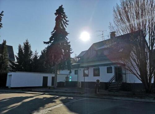 Foto - Kernsanierte Dachwohnung mit 2ZKB, Abstellraum