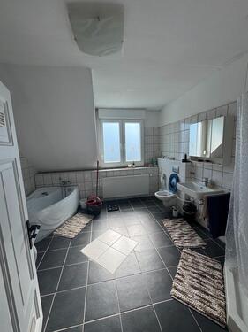 Foto - Moderne Dachgeschosswohnung mit riesigem Badezimmer & Top Lage