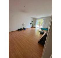 Schöne 4-Zimmer-Altbauwohnung mit Balkon in zentraler Lage - Gelsenkirchen