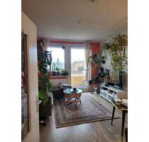 Helle 3 Zimmer Wohnung mit Balkon ab 15. Dez frei - Halle (Saale)