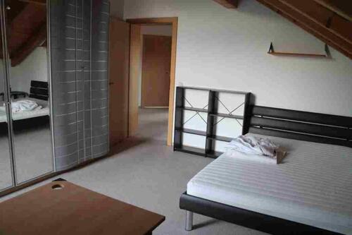 Foto - Vollmöbliertes WG Zimmer mit Balkon und viel Komfort