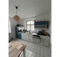 2-Zimmer-Wohnung mit EINBAUKÜCHE, LAMINAT, großer Küche und schönem Badezimmer zu vermieten! - Markneukirchen