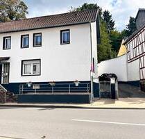 Haus mit Einliegerwohnung und Garage - Eitorf