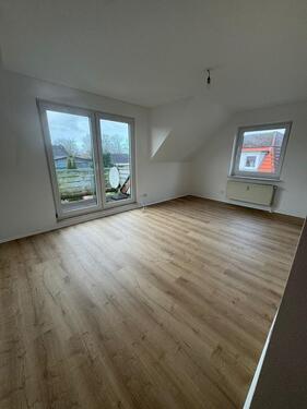 Foto - Rundum frisch renovierte 2-Zimmer-Wohnung mit Loggia in ruhiger L