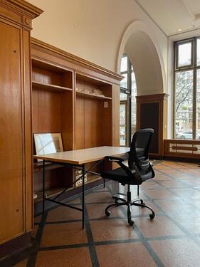 Foto - Arbeitsplatz in einem denkmalgeschützten Büro - Coworking desk