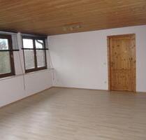 Schöne gedämmte 2 ZKB Dachgeschoß-Wohnung mit Balkon - Bechtolsheim